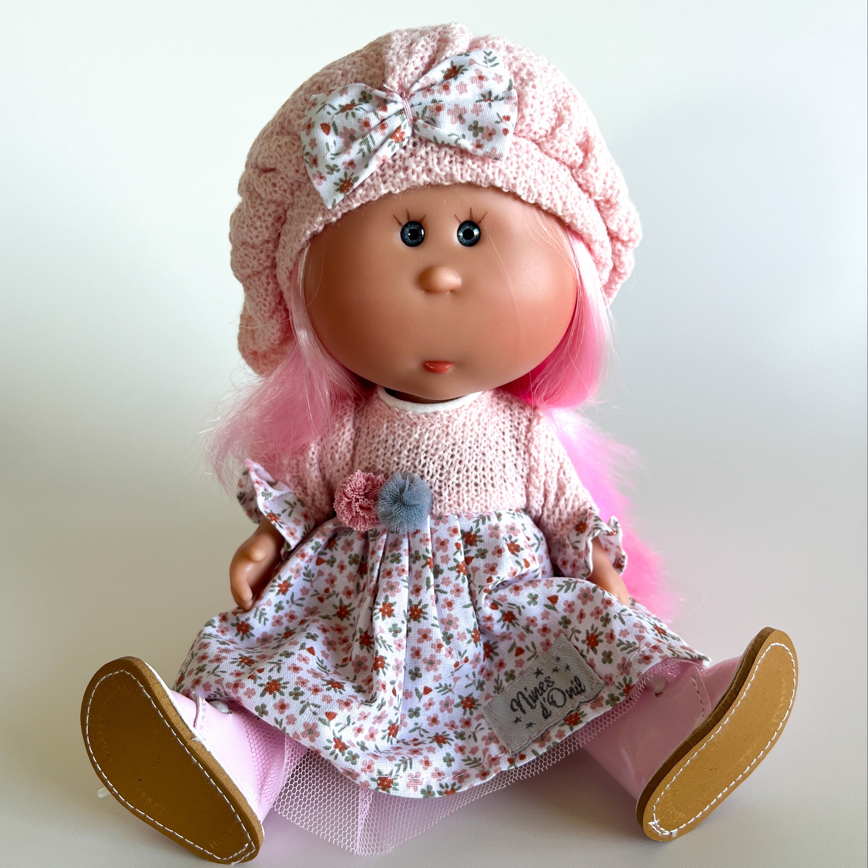 洋書 The Little Ones: French And German Dolls Gotz Engel Puppe Walt Disney Epcot Center Doll Annemarie LMT ED