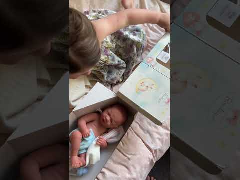 La Newborn Baby Doll &quot;First Yawn&quot; Real Boy